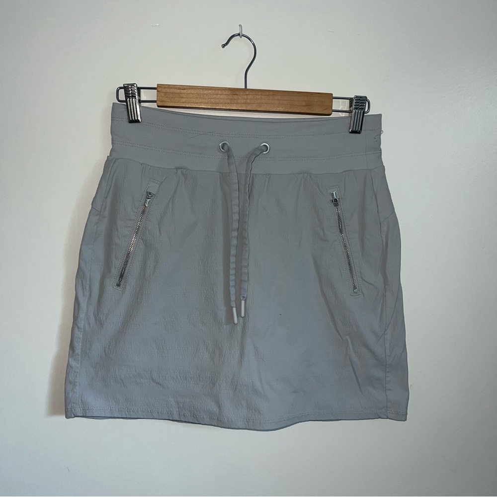 ATHLETA Trekkie North Skort Gray Drawstring with Zipper Pockets Size S/M